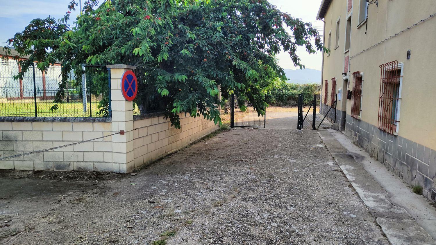 House for Sale in Zambrana
