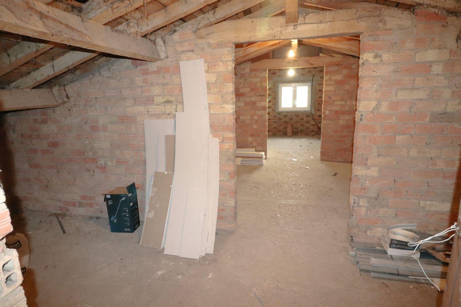House for Sale in Zambrana