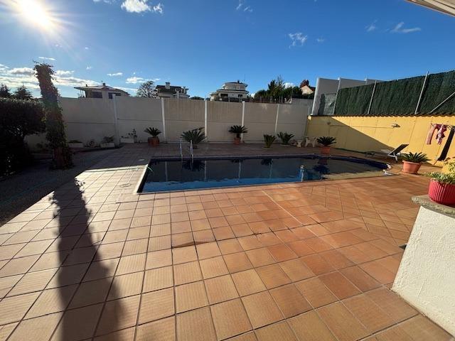 Chalet for Sale in Canovelles