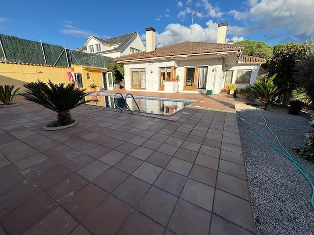 Chalet for Sale in Canovelles