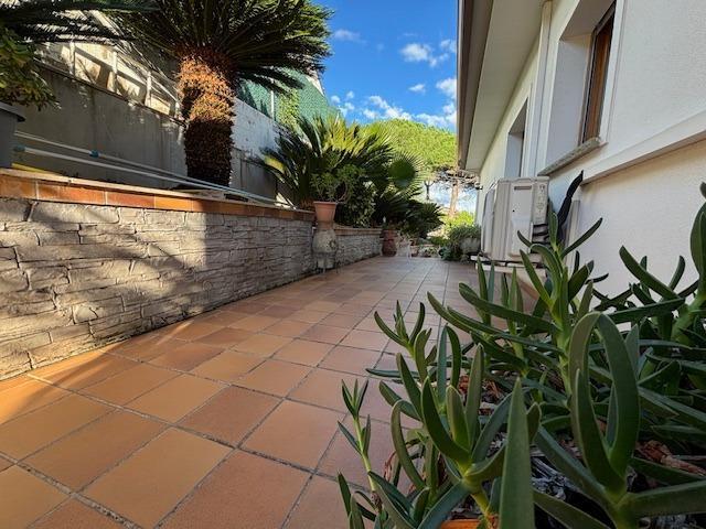 Chalet for Sale in Canovelles