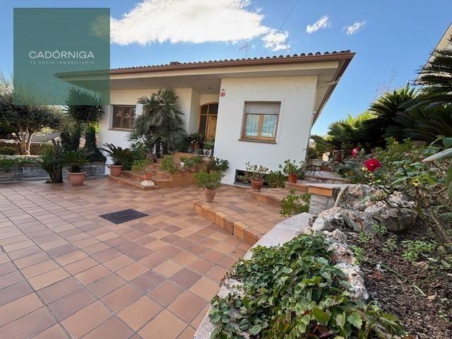 Chalet for Sale in Canovelles