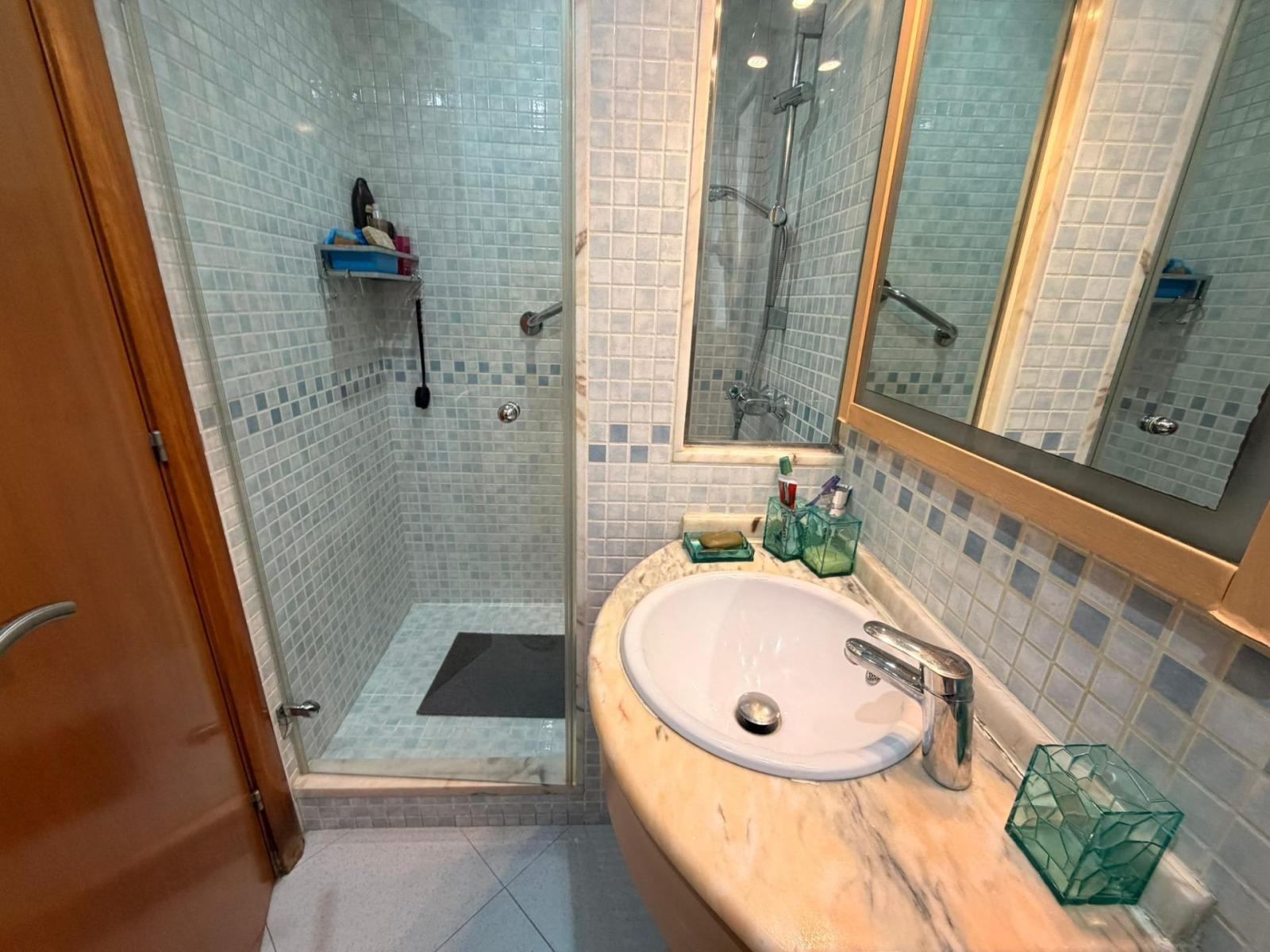 Flat for Sale in L' Hospitalet de Llobregat