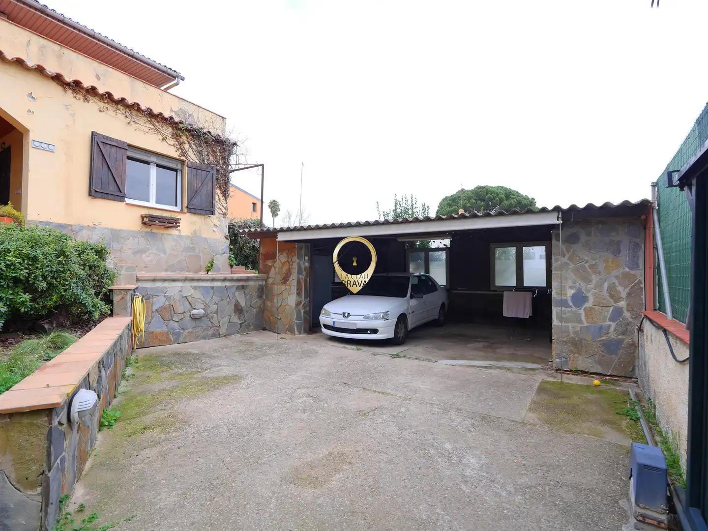 Chalet for Sale in Santa Coloma de Farners