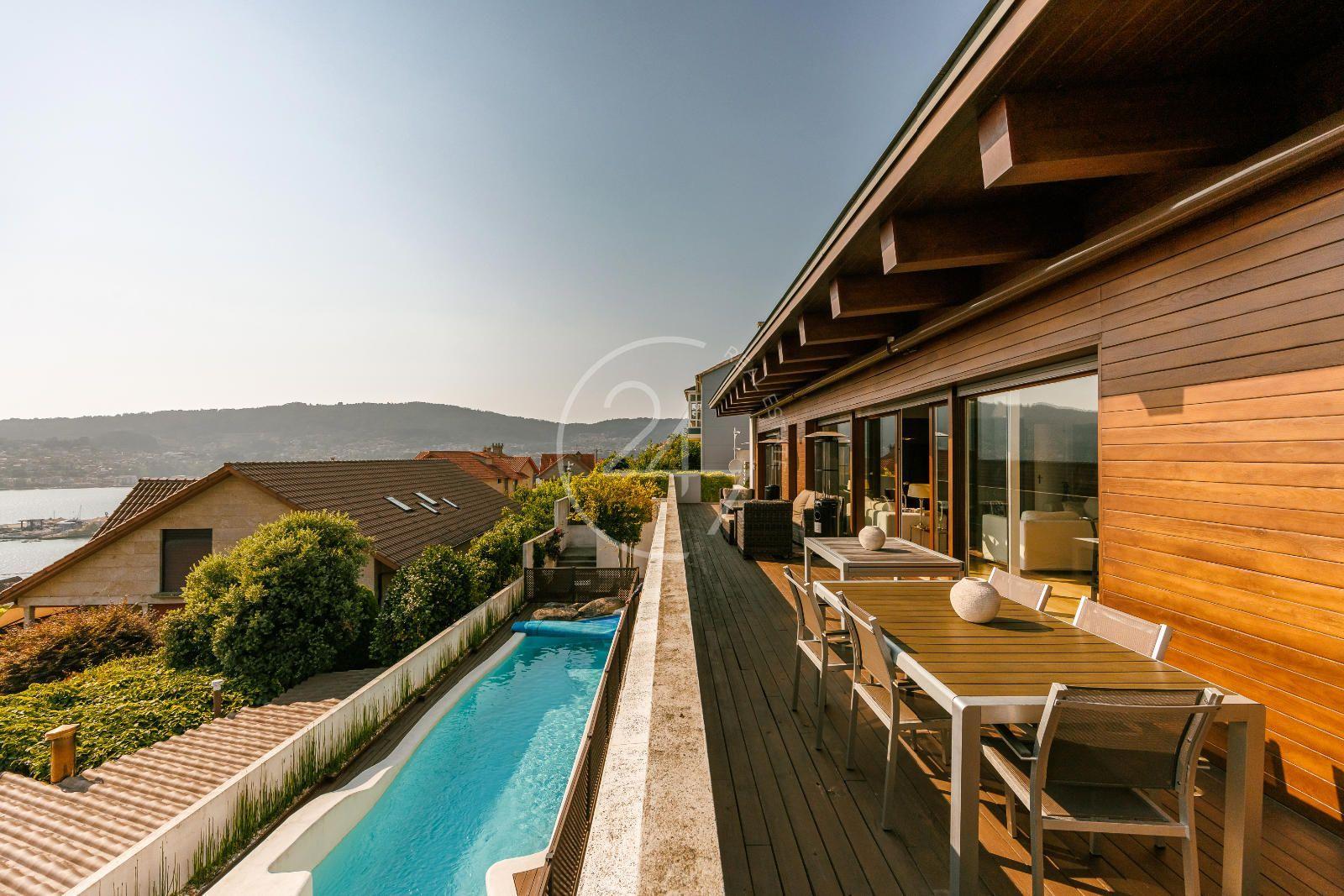 Chalet for Sale in Moaña
