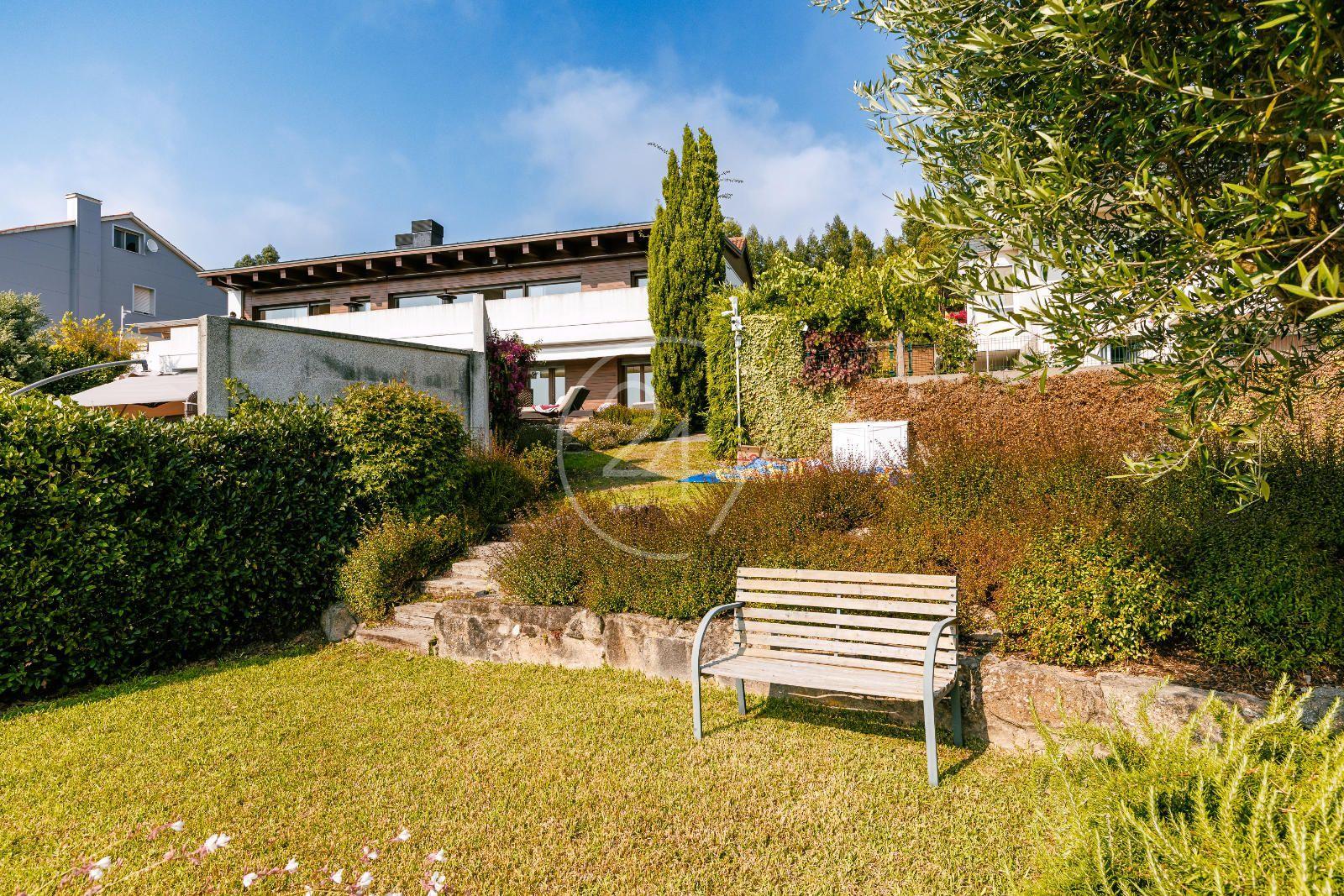 Chalet for Sale in Moaña