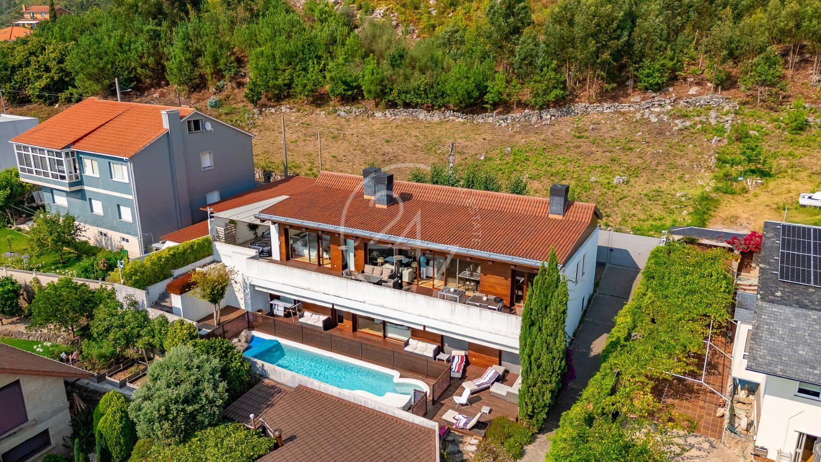 Chalet for Sale in Moaña