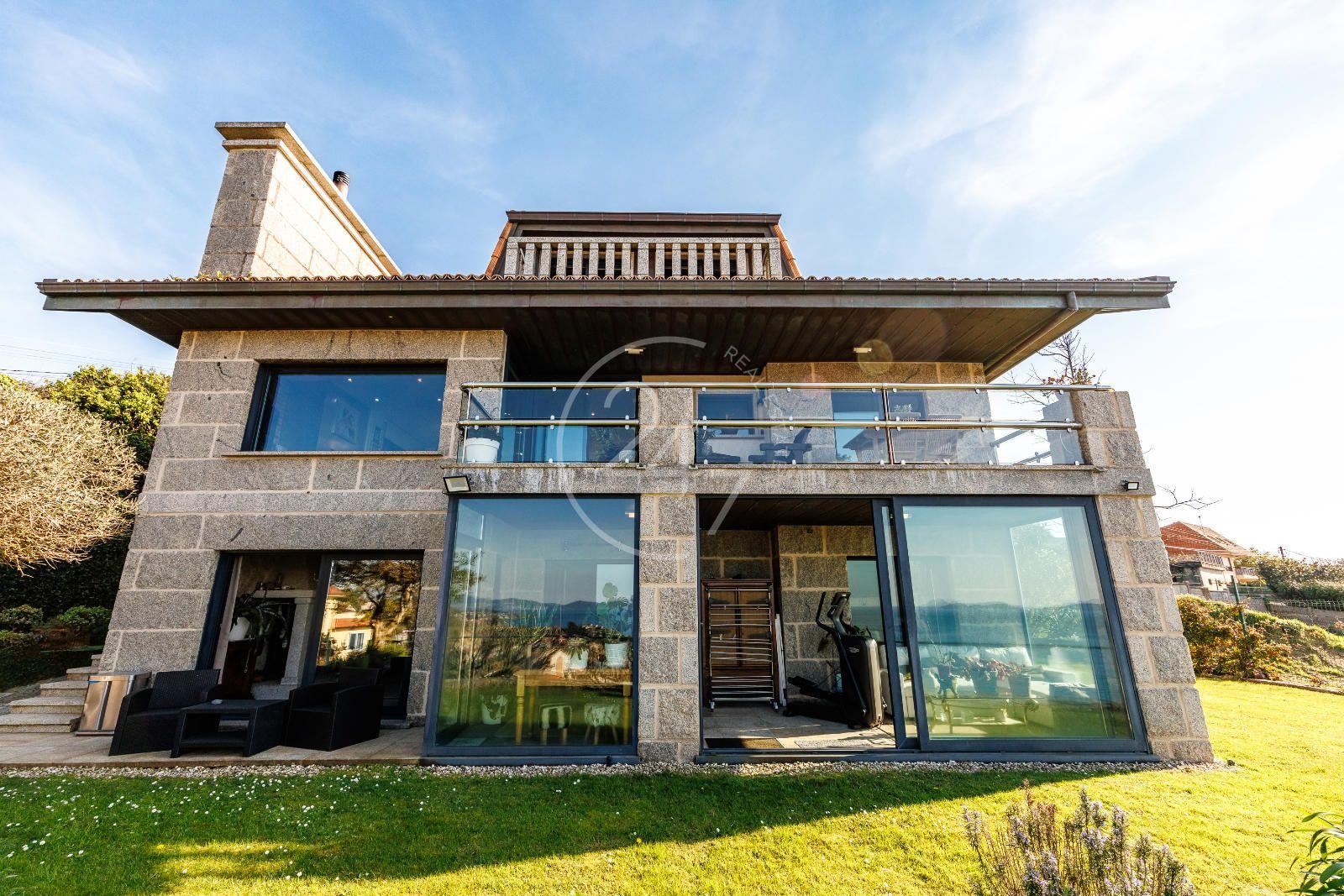 Chalet for Sale in Nigrán