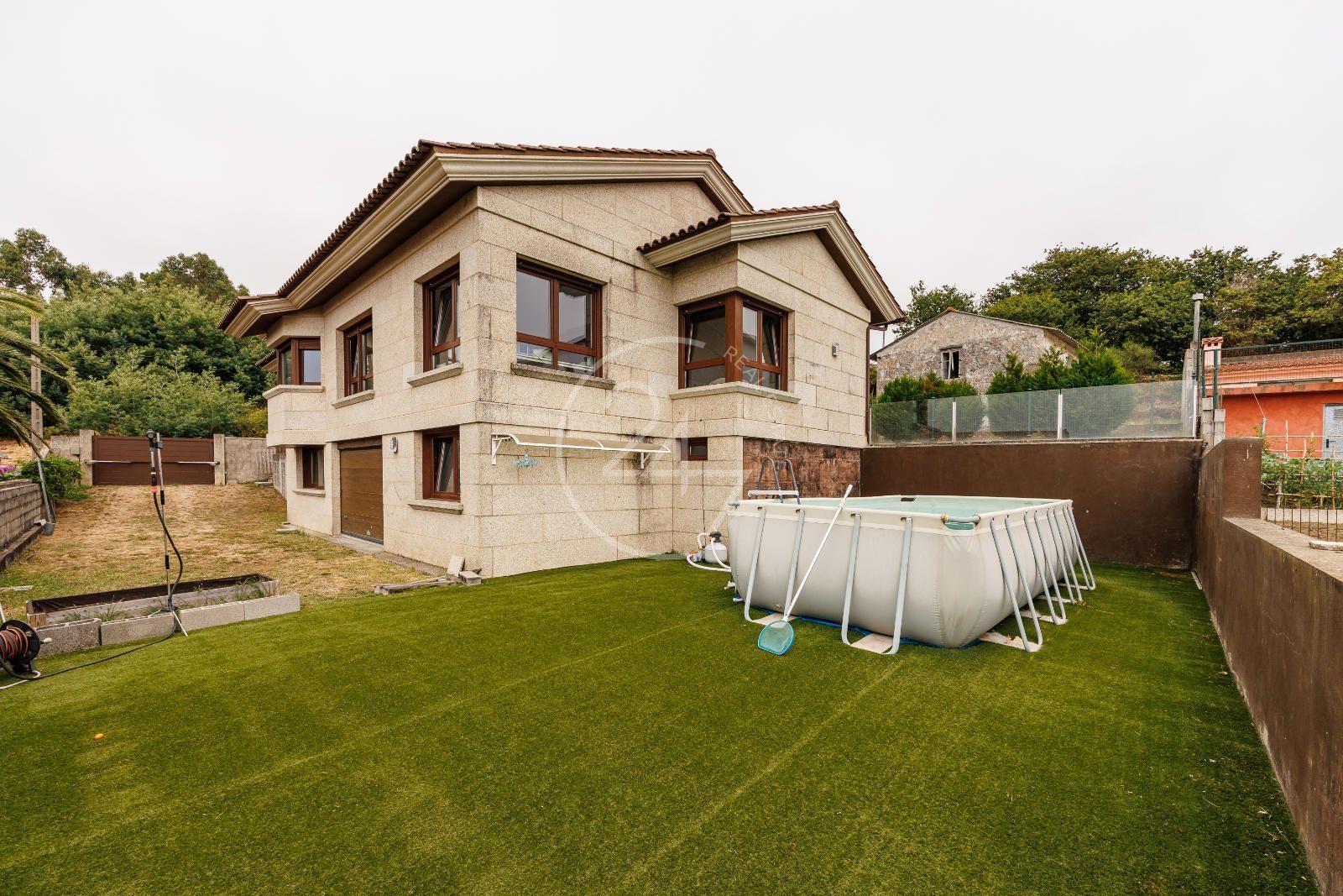 Chalet for Sale in Nigrán