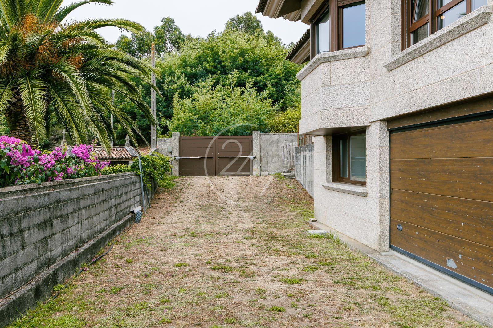 Chalet for Sale in Nigrán