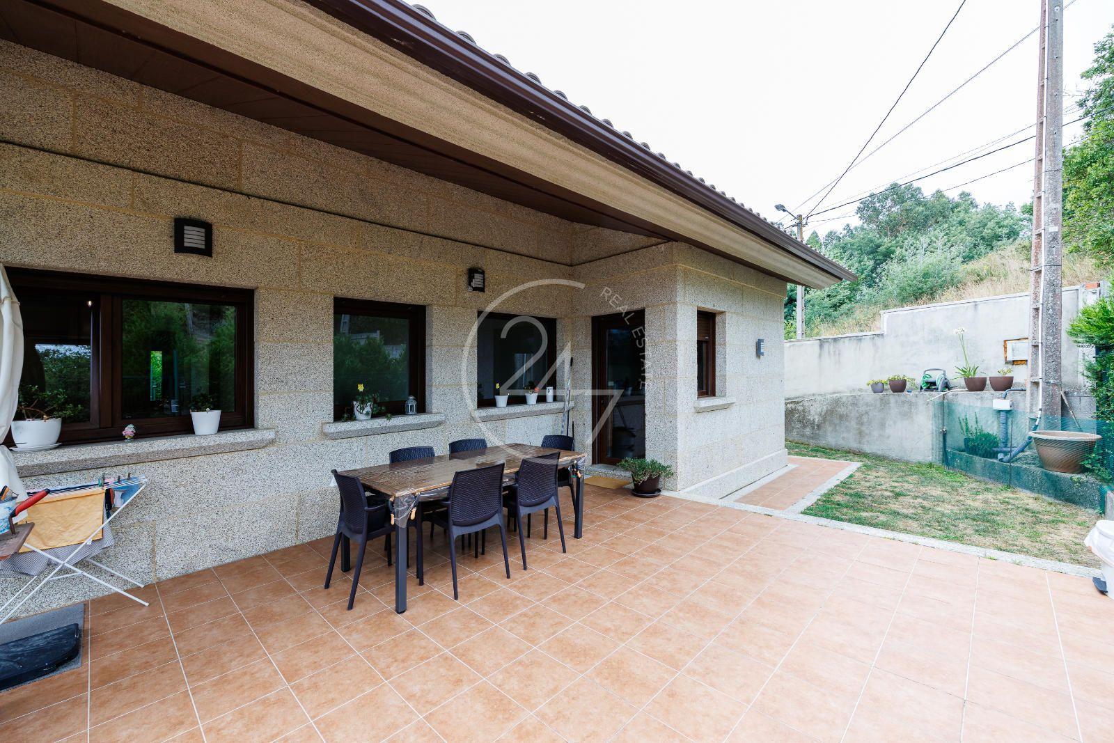 Chalet for Sale in Nigrán