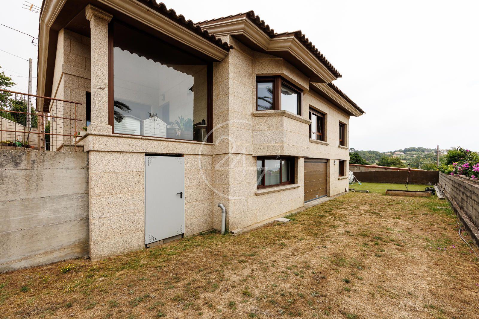 Chalet for Sale in Nigrán
