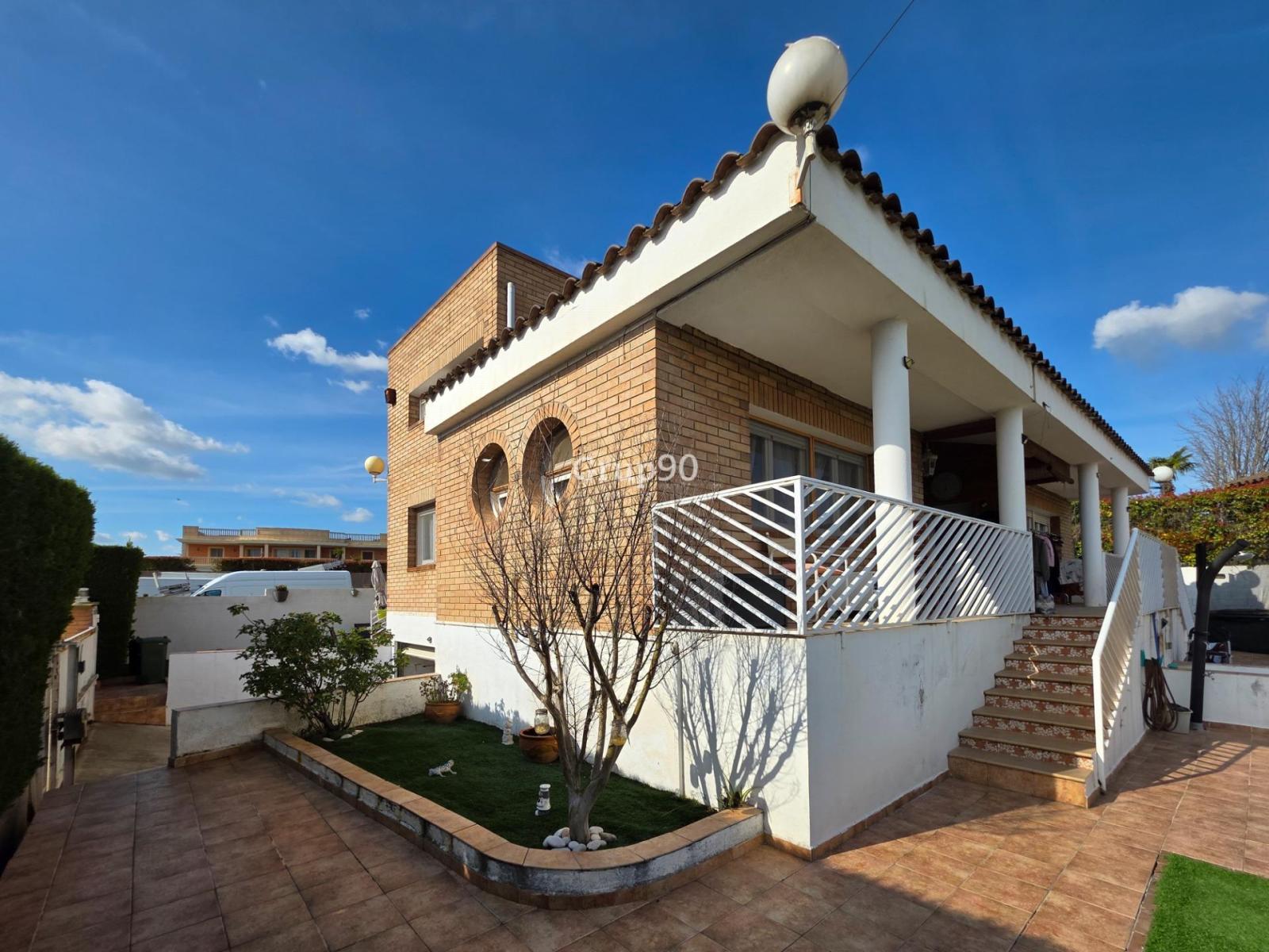 Chalet for Sale in Alpicat