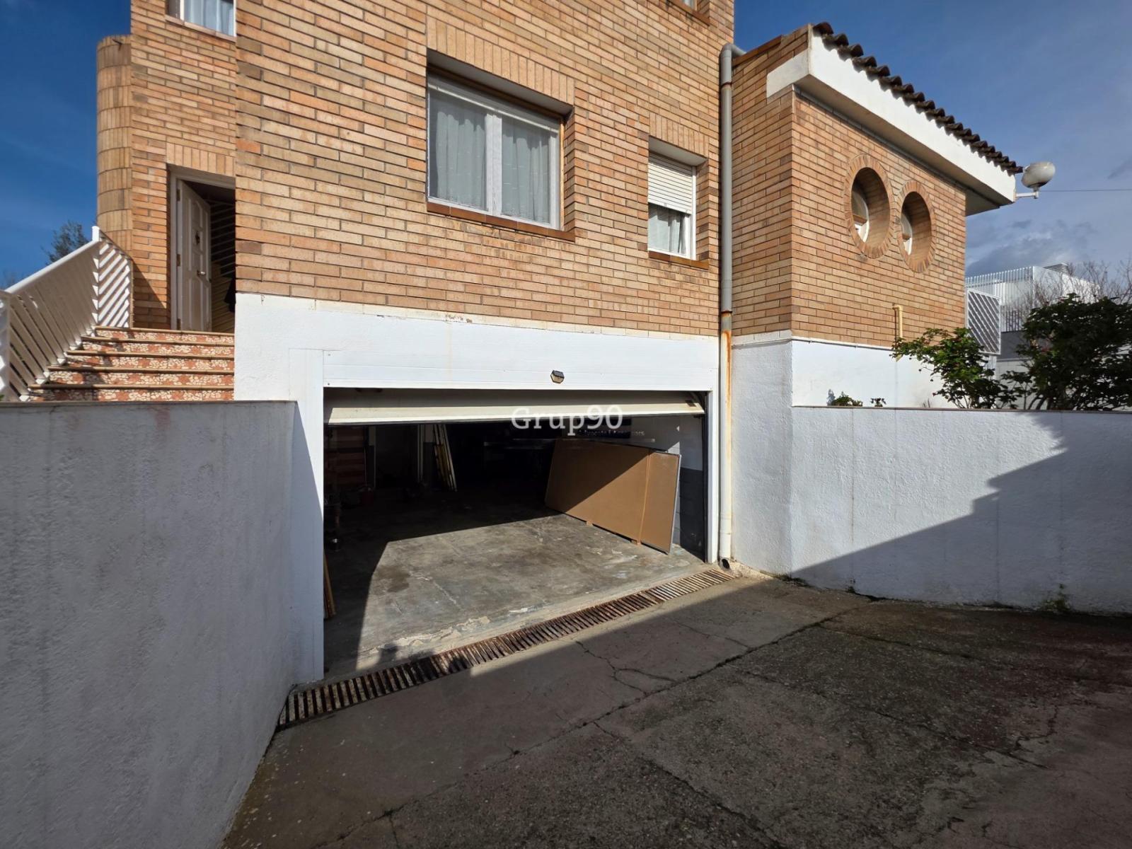 Chalet for Sale in Alpicat