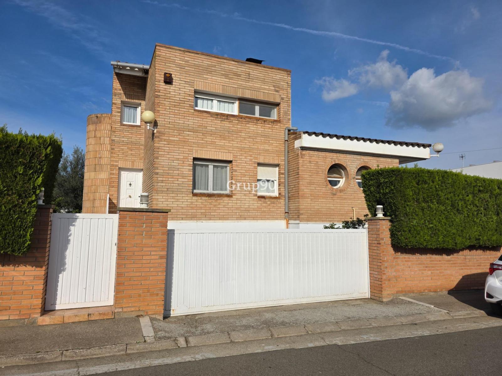 Chalet for Sale in Alpicat