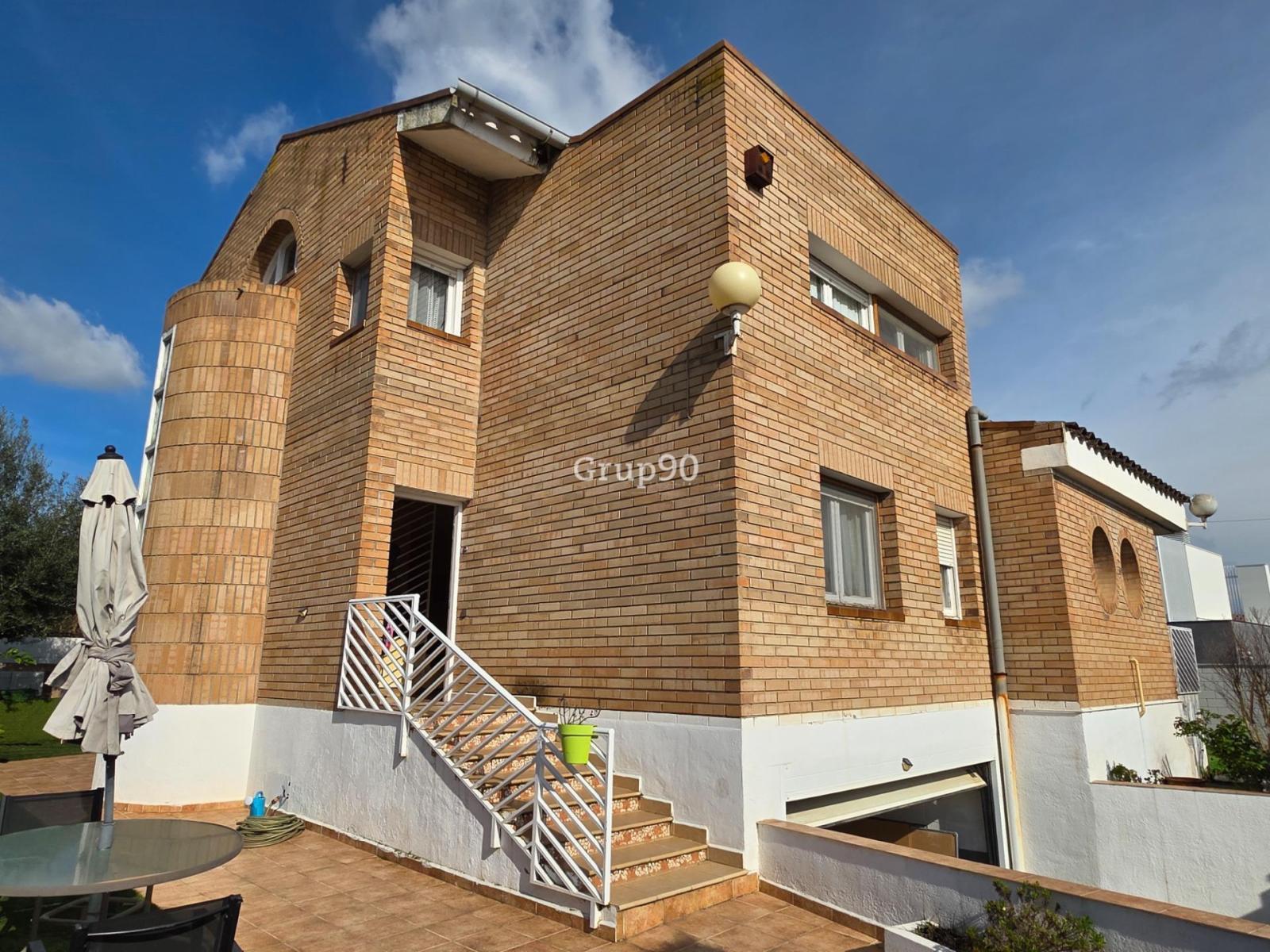 Chalet for Sale in Alpicat
