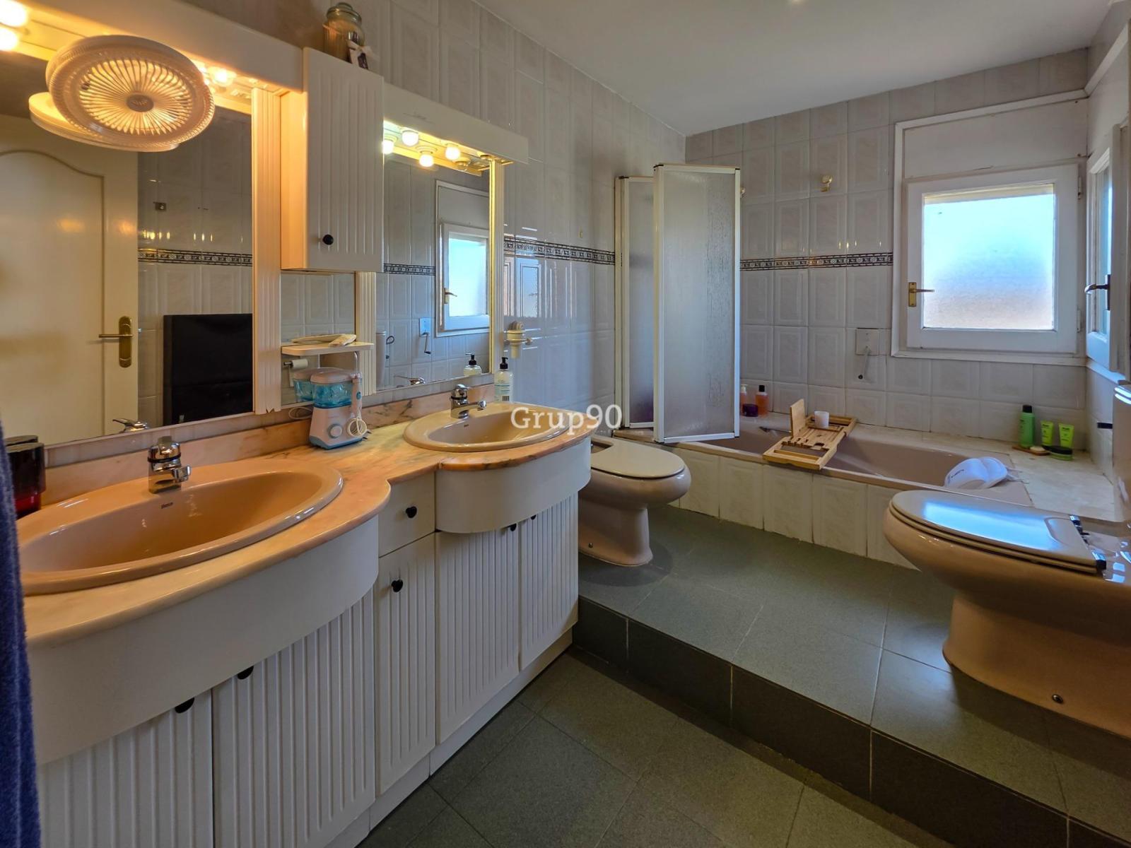 Chalet for Sale in Alpicat