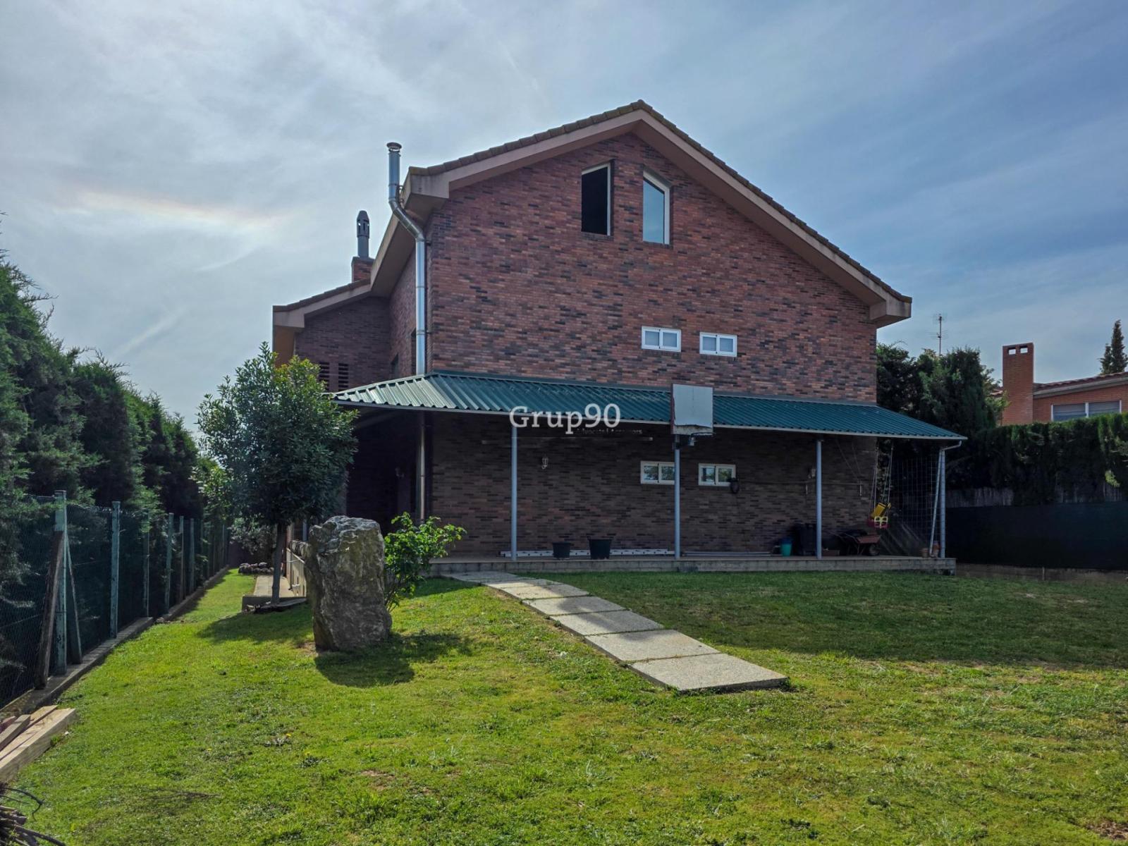 Chalet for Sale in Lleida