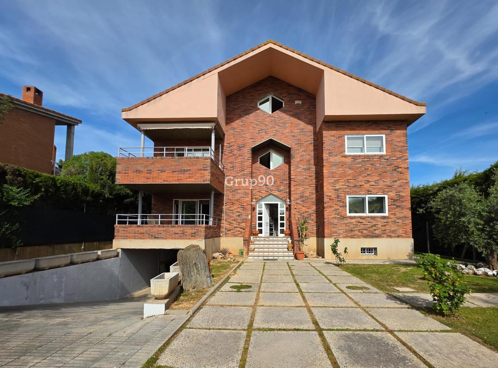 Chalet for Sale in Lleida