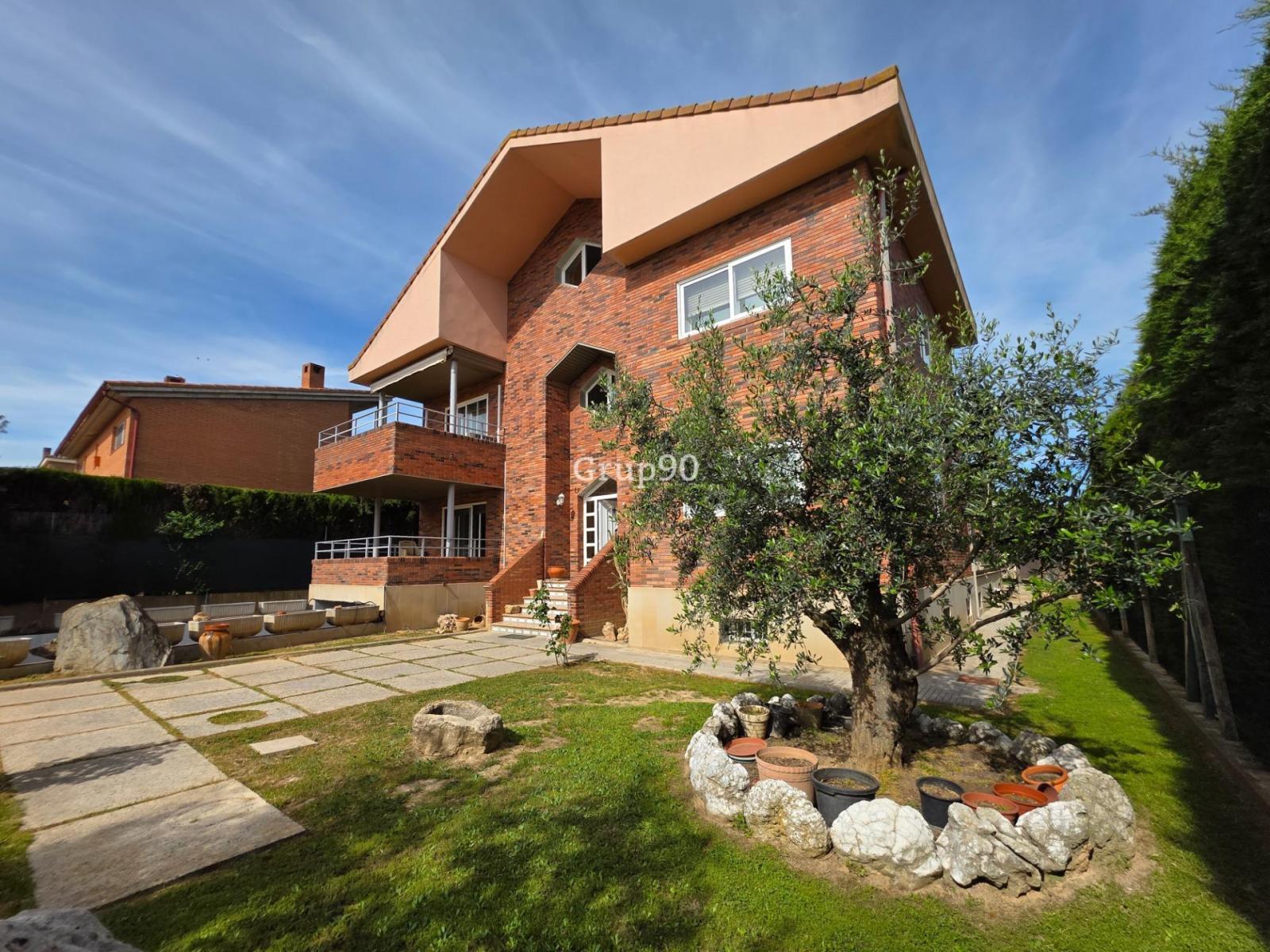 Chalet for Sale in Lleida