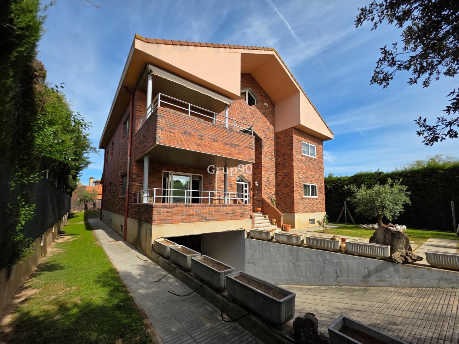 Chalet for Sale in Lleida