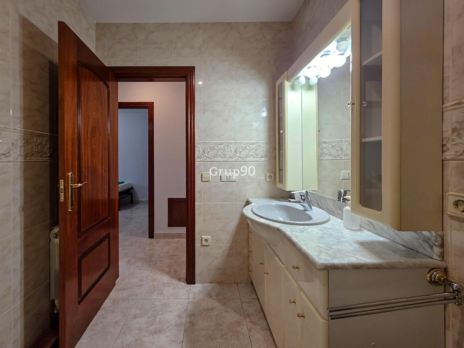 Chalet for Sale in Lleida