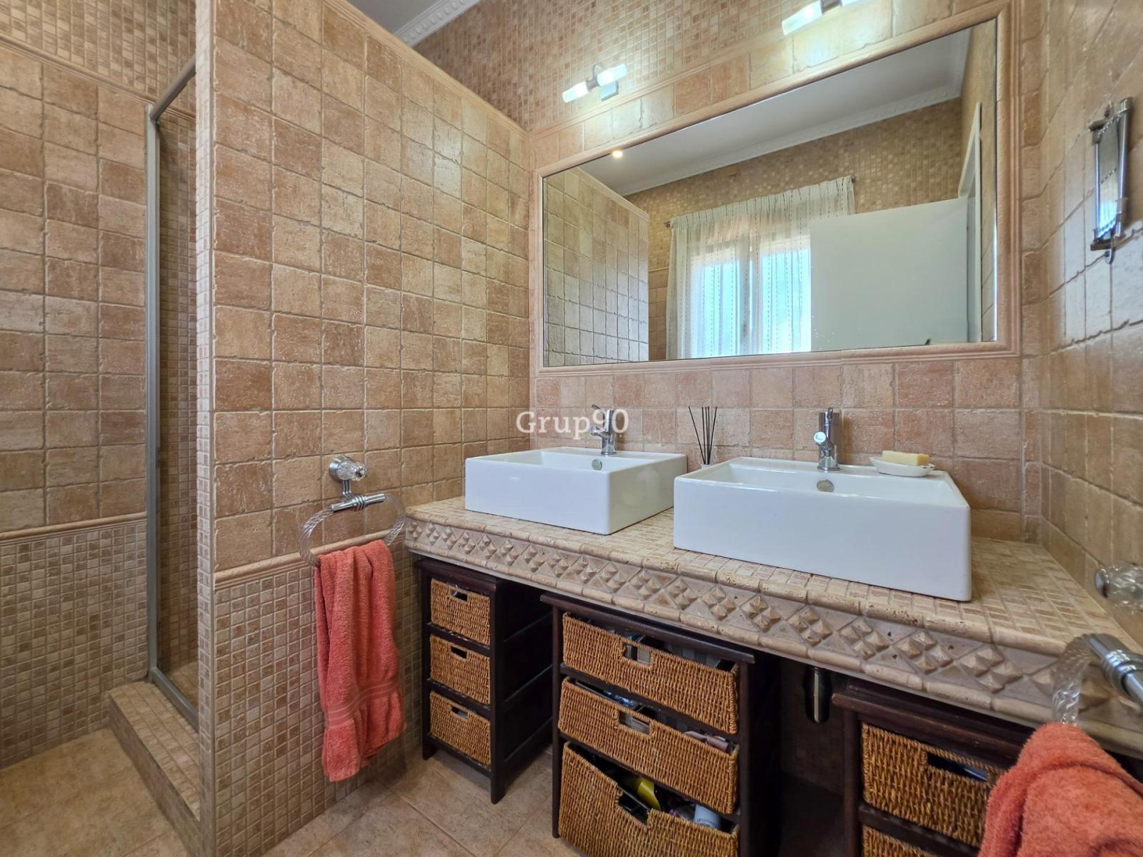 Chalet for Sale in Lleida