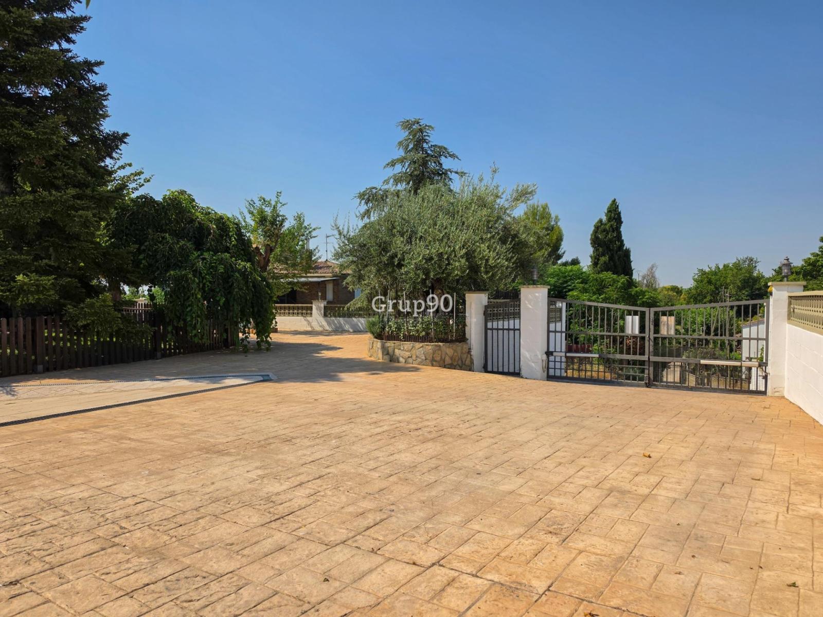 Chalet for Sale in Lleida