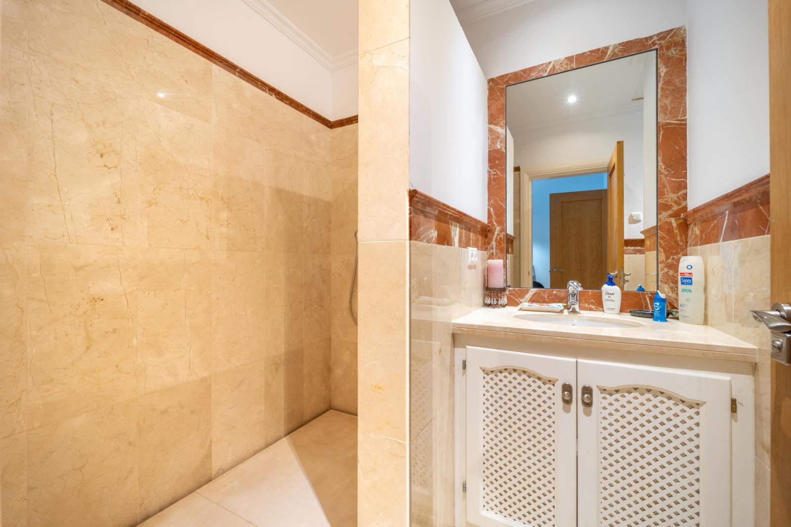 Villa for Sale in Istán