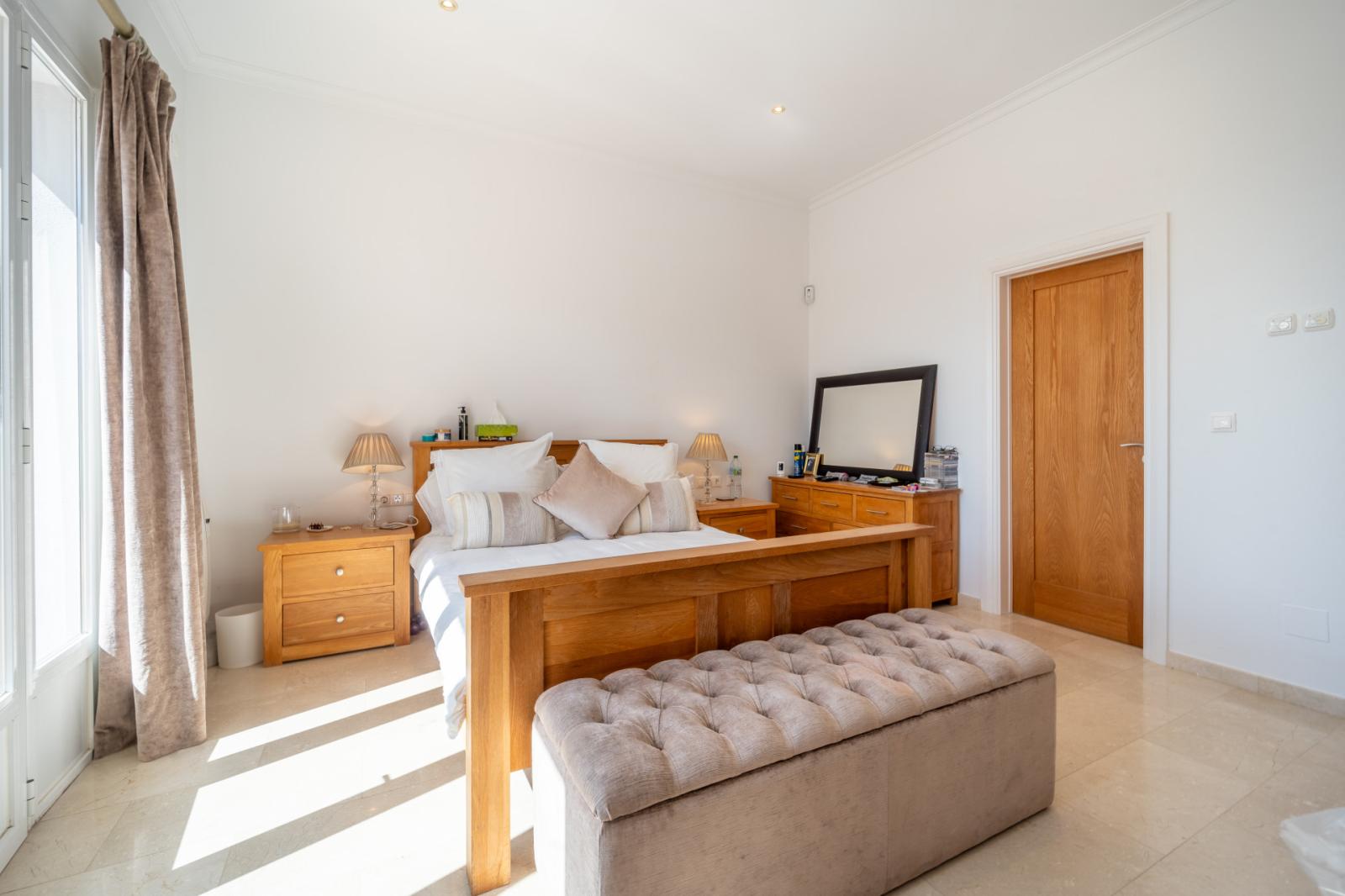 Villa for Sale in Istán