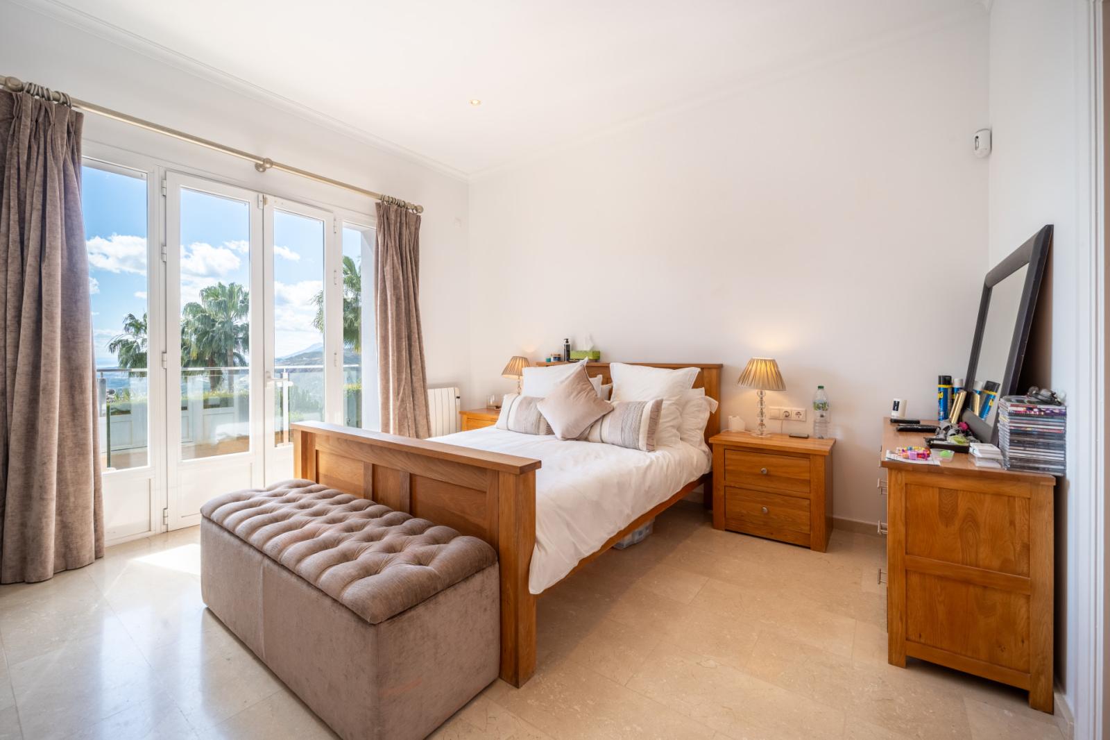 Villa for Sale in Istán