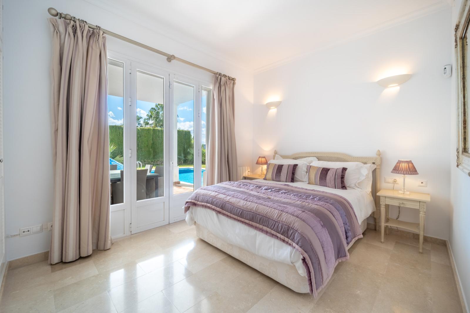 Villa for Sale in Istán
