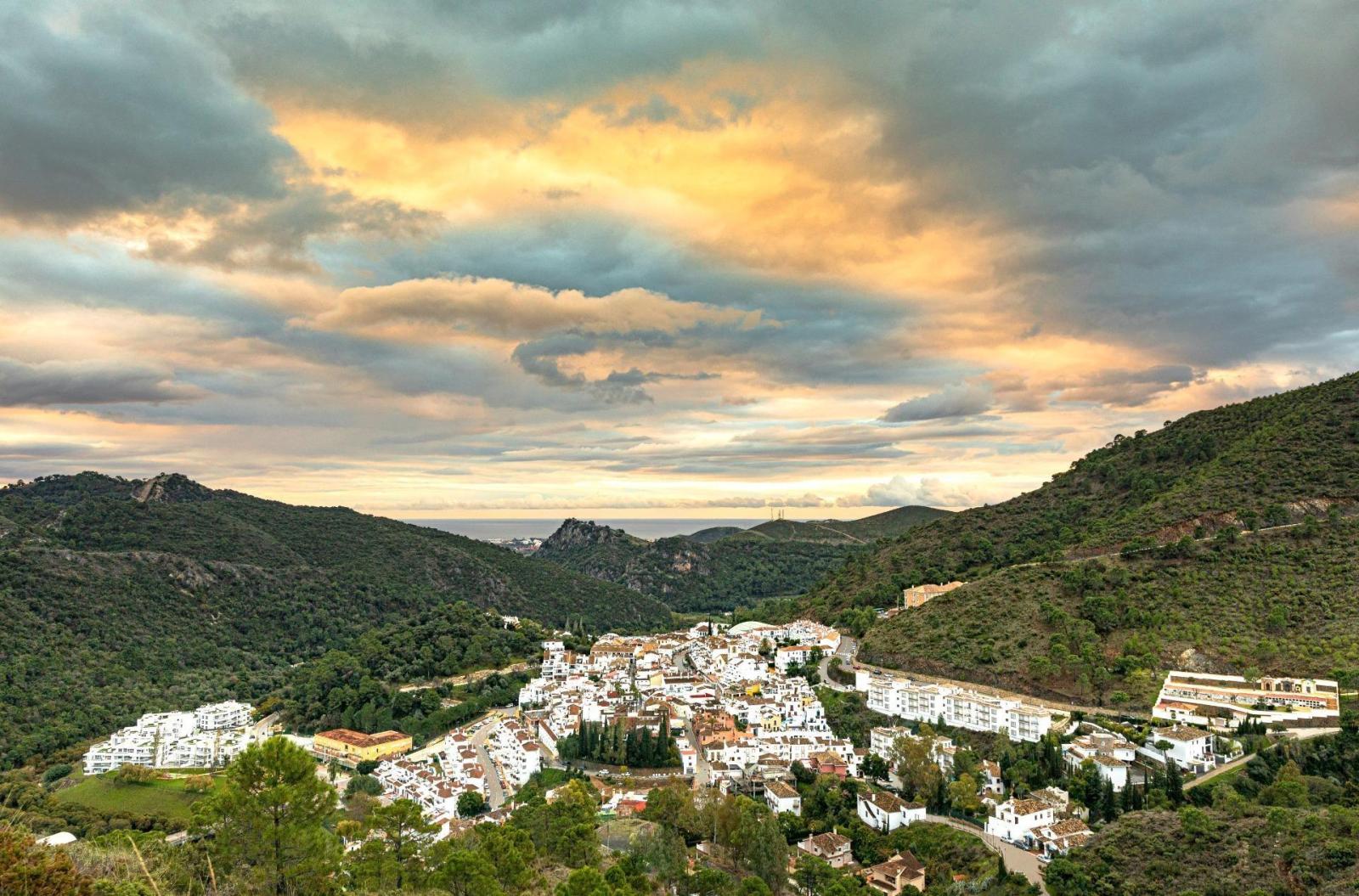 Apartment for Sale in Benahavís