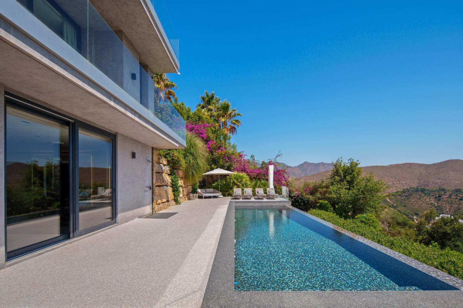 Villa for Sale in Ojén