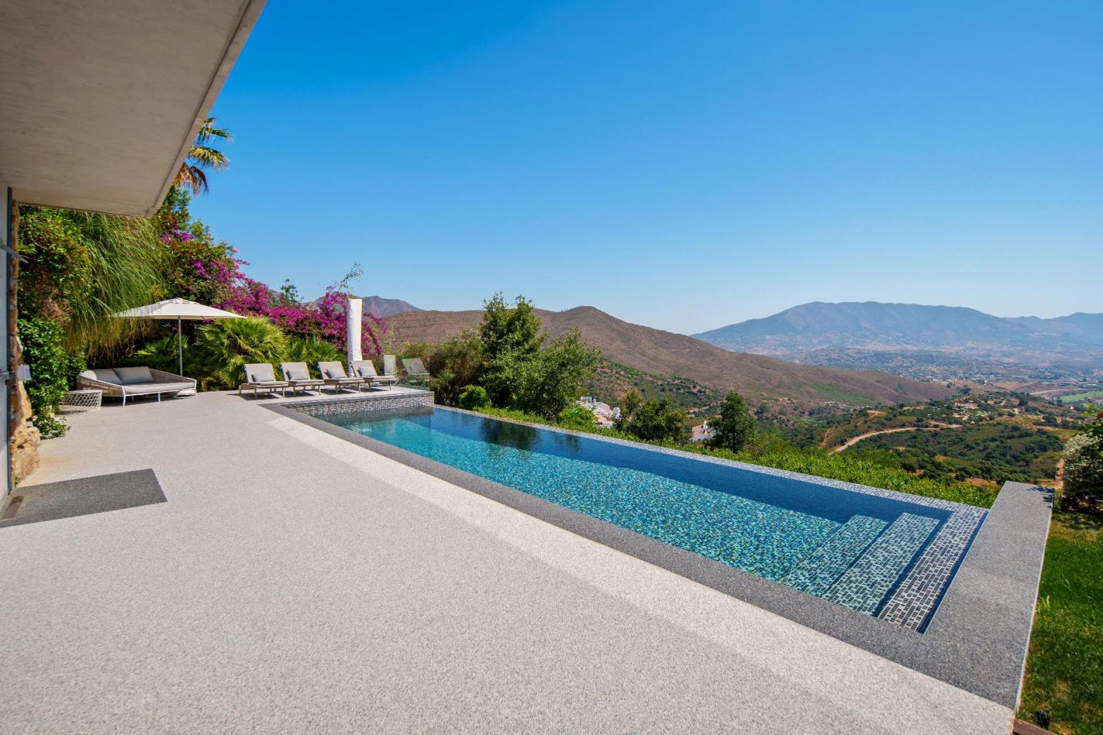 Villa for Sale in Ojén