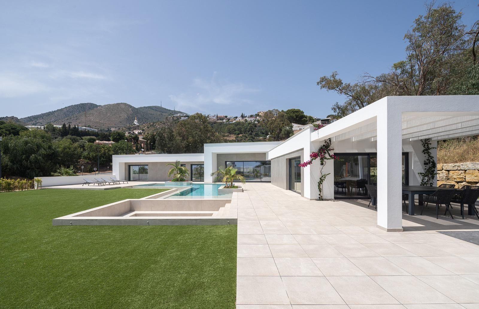 Villa for Sale in Benalmádena