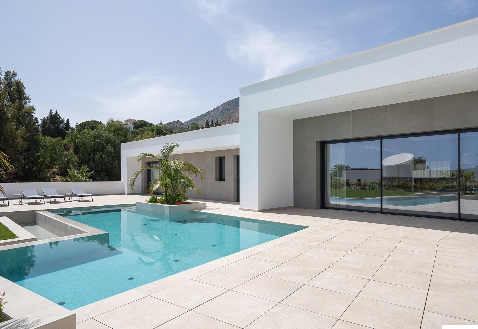 Villa for Sale in Benalmádena
