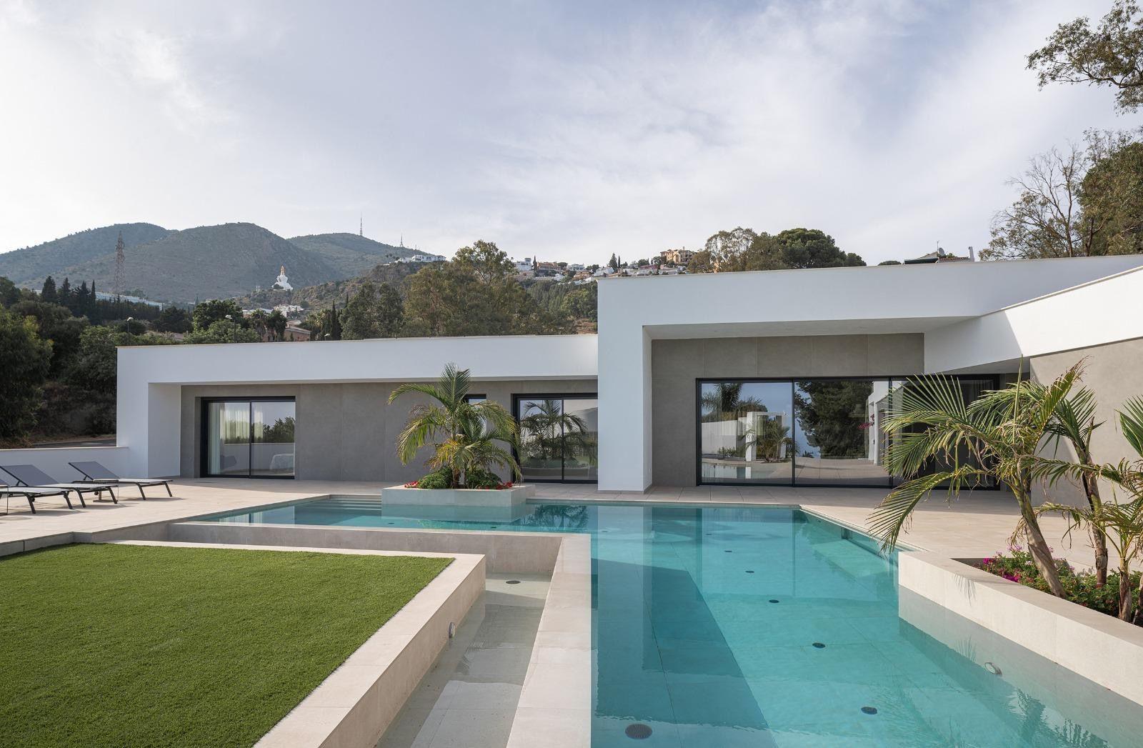 Villa for Sale in Benalmádena