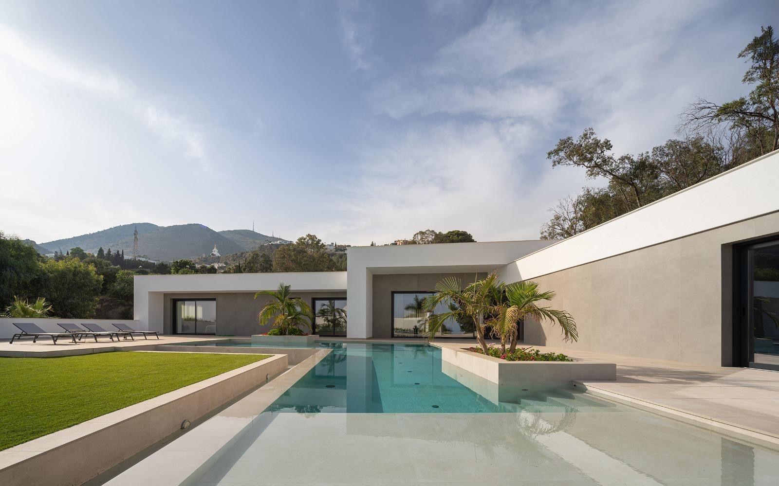 Villa for Sale in Benalmádena