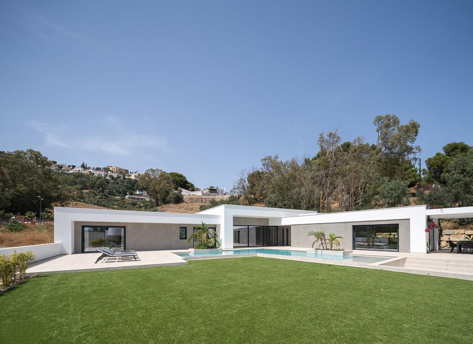 Villa for Sale in Benalmádena