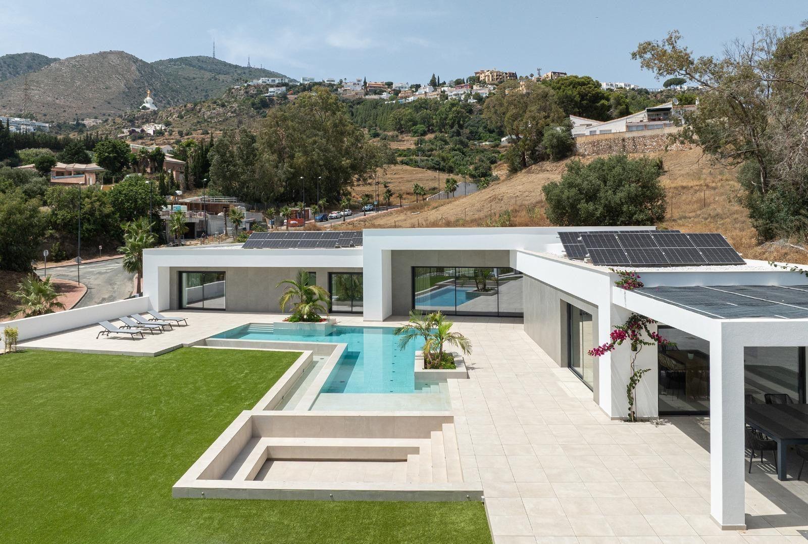 Villa for Sale in Benalmádena