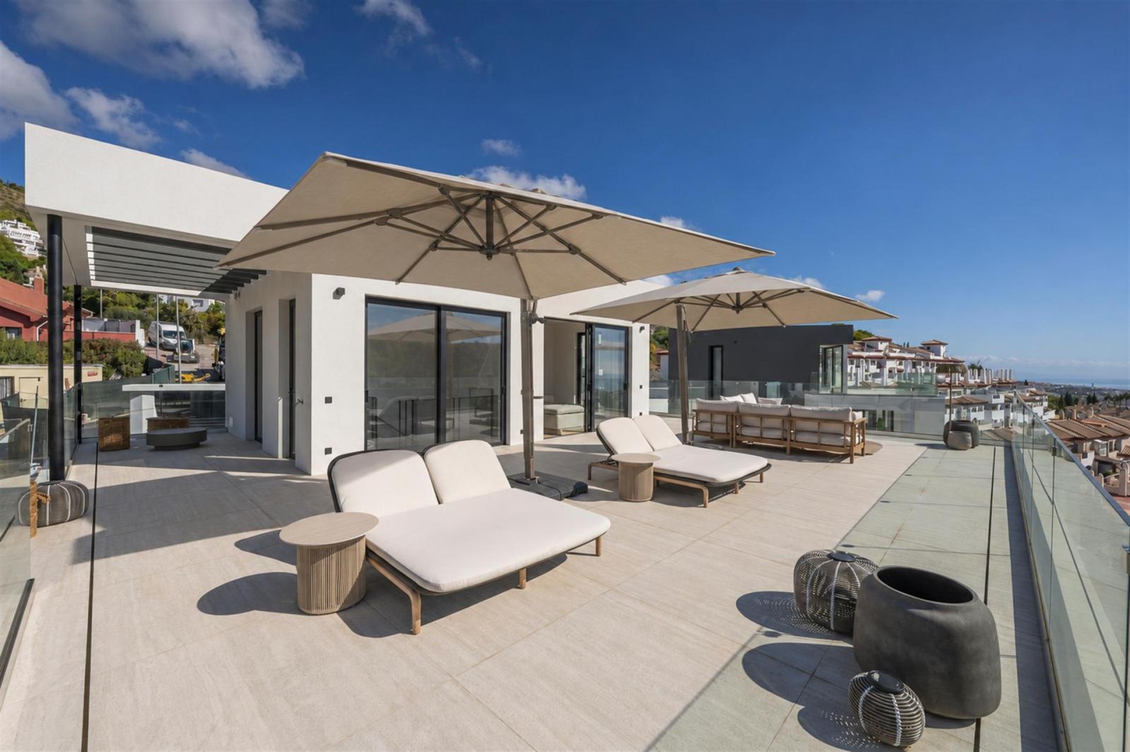 Villa for Sale in Benalmádena