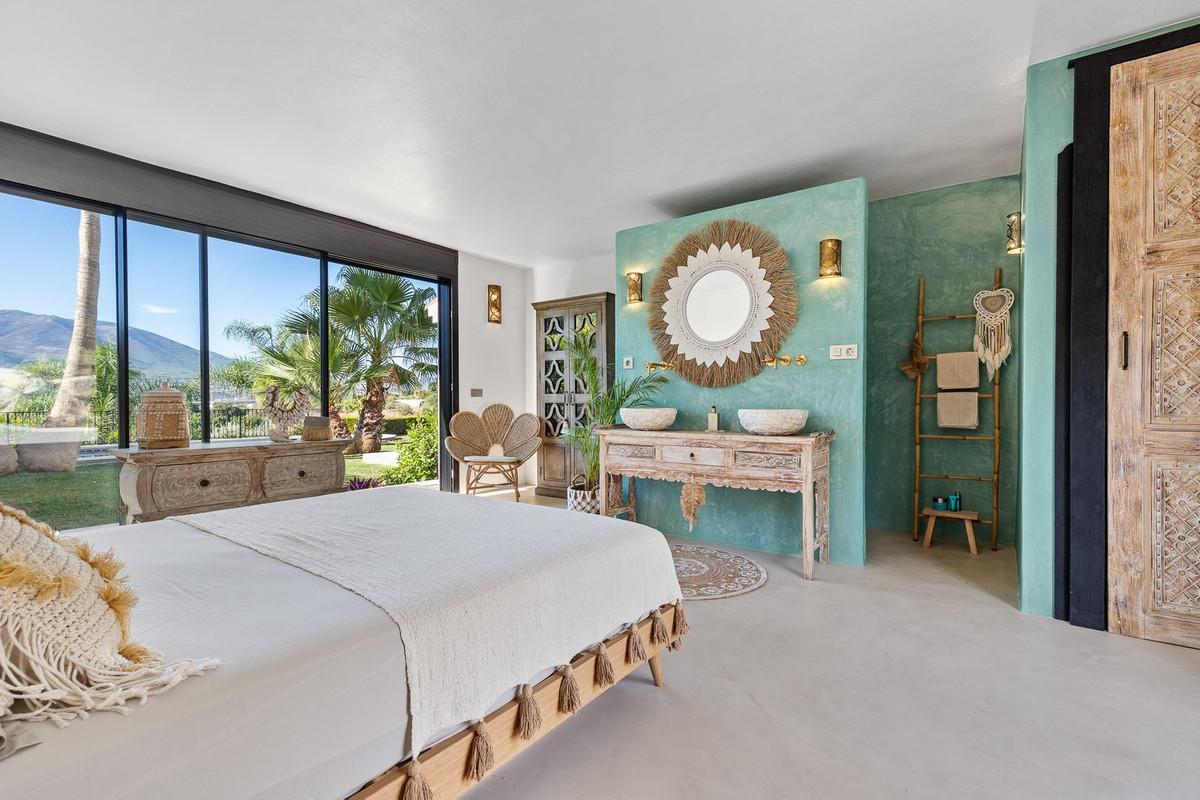 Villa for Sale in Alhaurín de la Torre