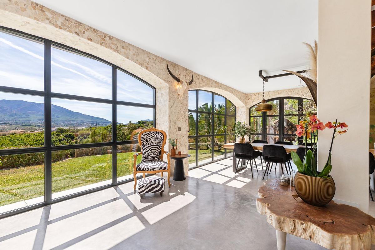 Villa for Sale in Alhaurín de la Torre