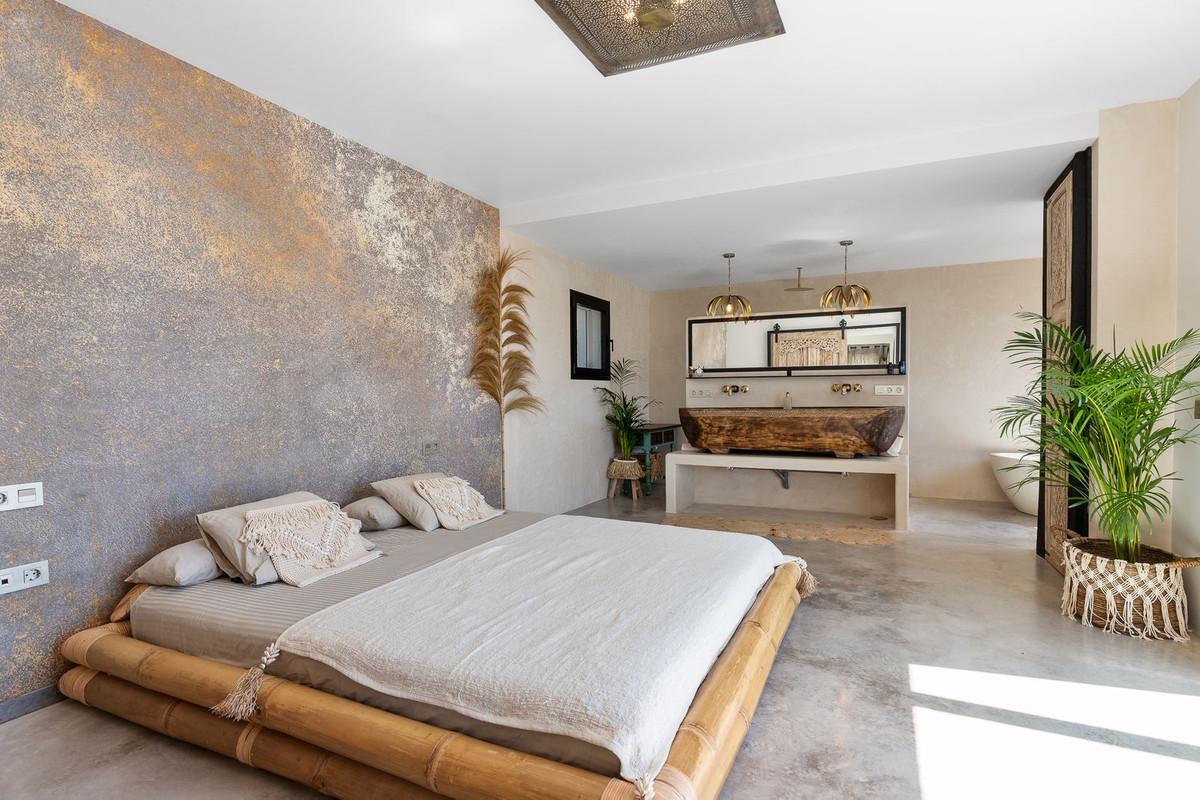 Villa for Sale in Alhaurín de la Torre