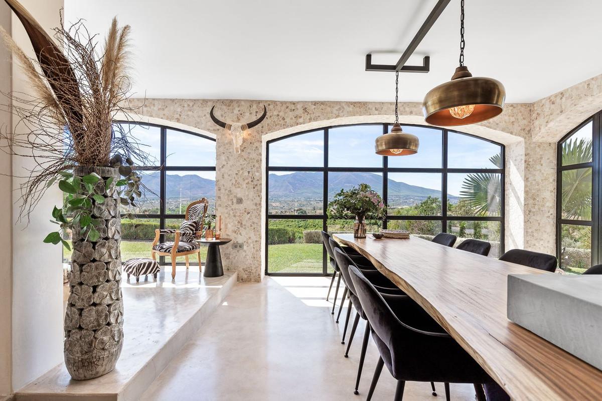 Villa for Sale in Alhaurín de la Torre