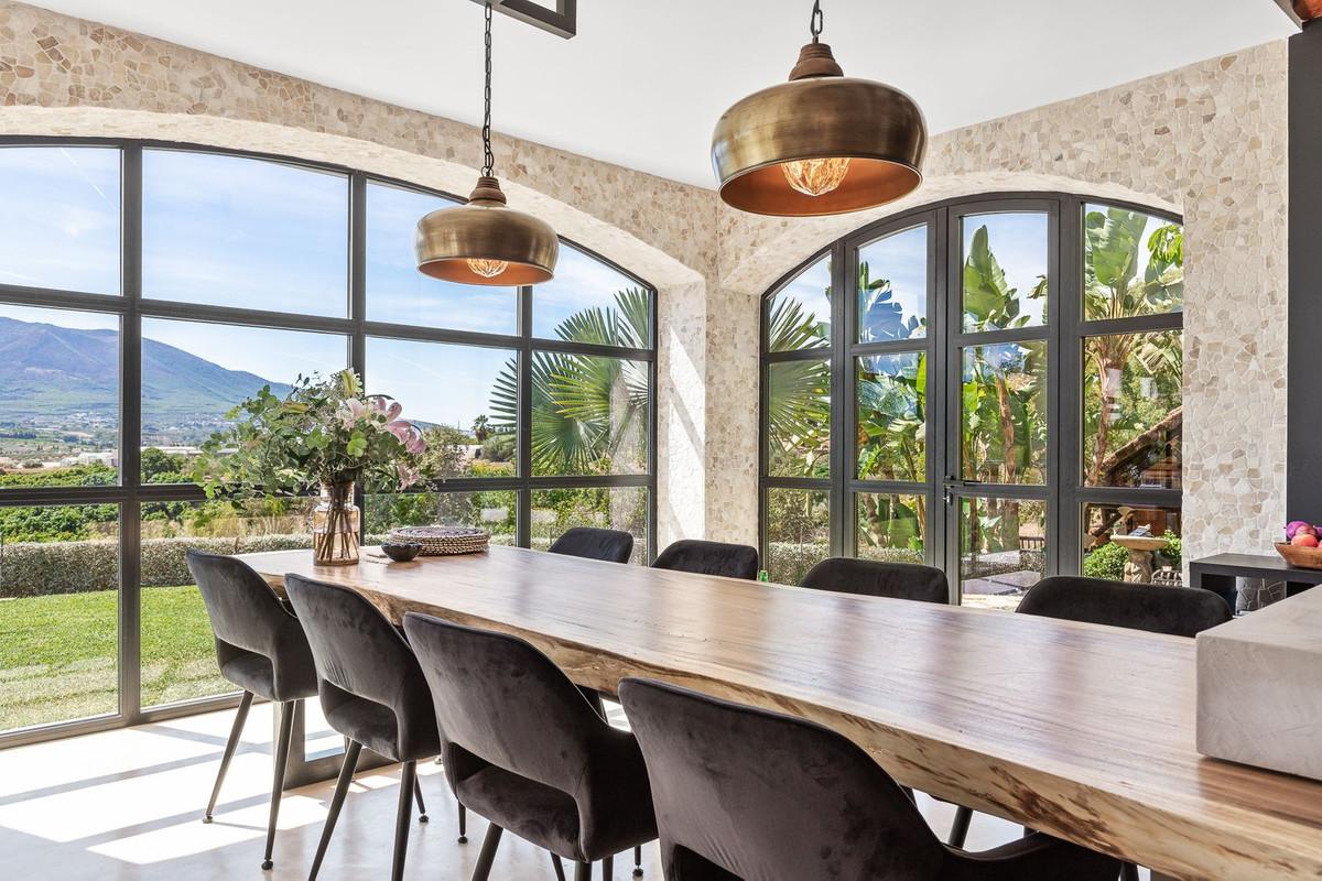 Villa for Sale in Alhaurín de la Torre