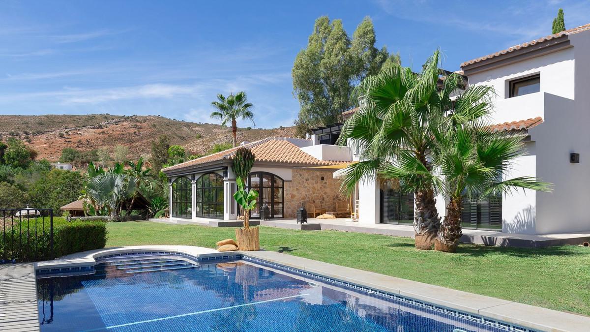 Villa for Sale in Alhaurín de la Torre