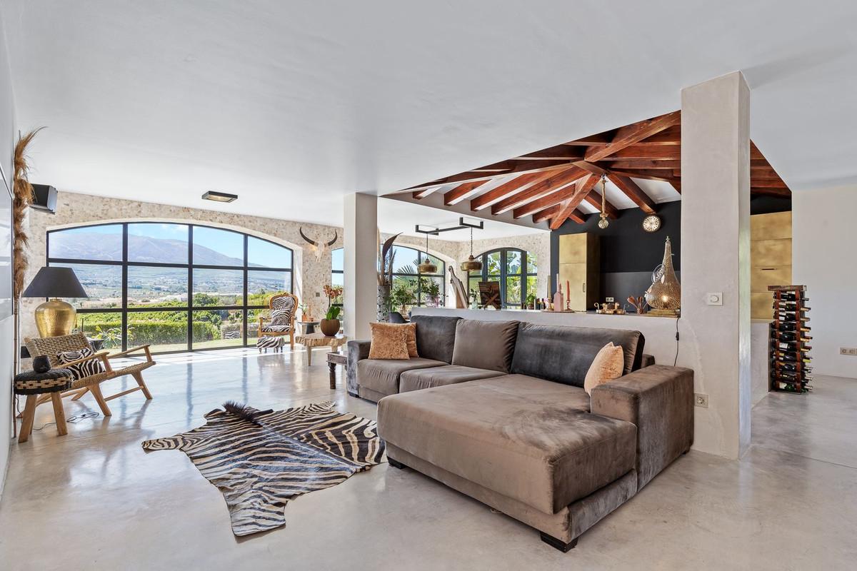 Villa for Sale in Alhaurín de la Torre