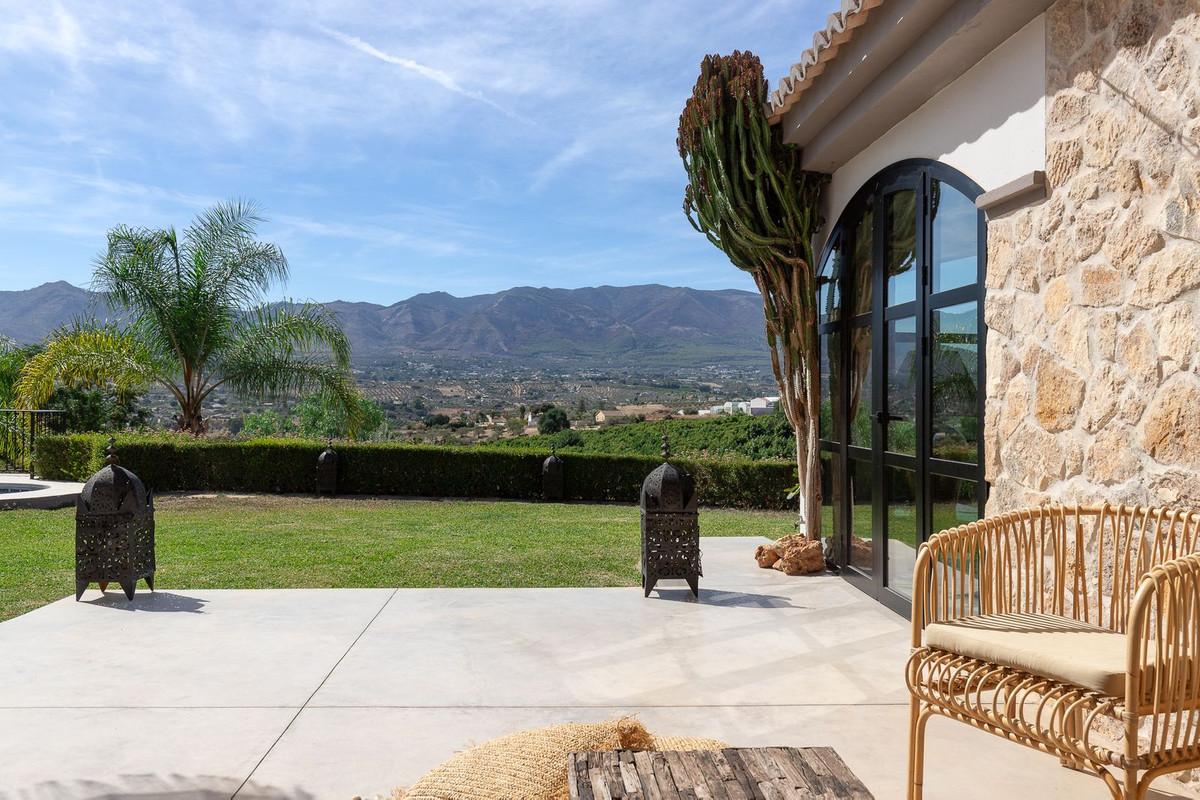 Villa for Sale in Alhaurín de la Torre